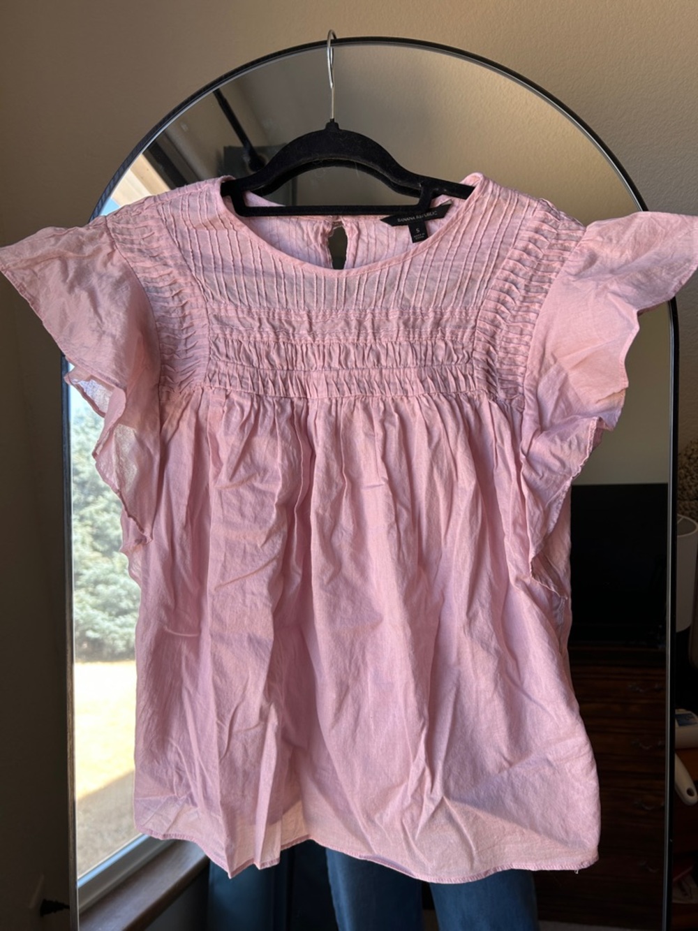 Banana Republic Light Pink Ruffled Short Sleeve Blouse